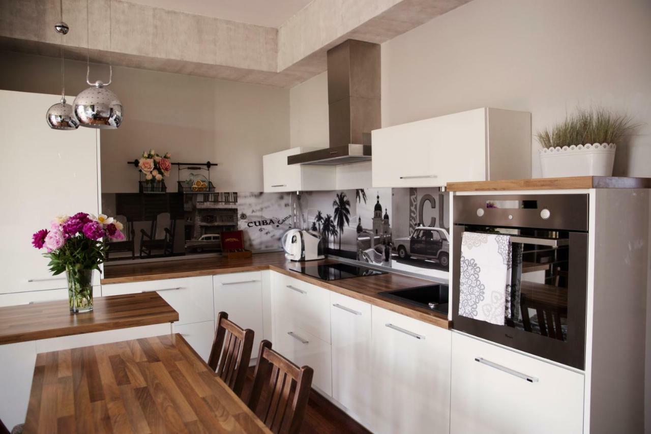 75M2 Apartament Kopernik Z Widokiem Na Jasna Gore Czestochowa Bagian luar foto